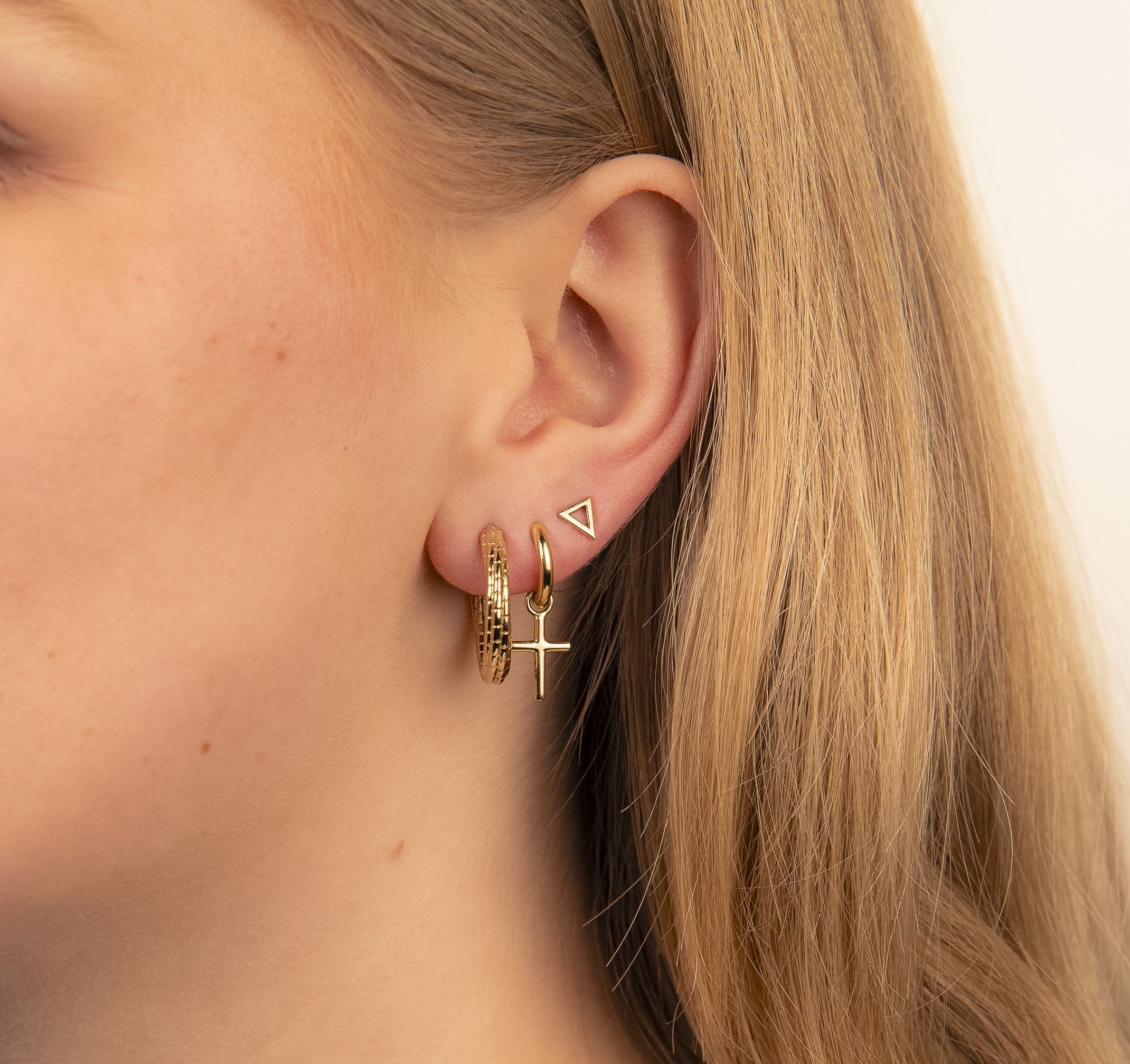 Oorringen met Kruisje Goudkleur JE013G-1